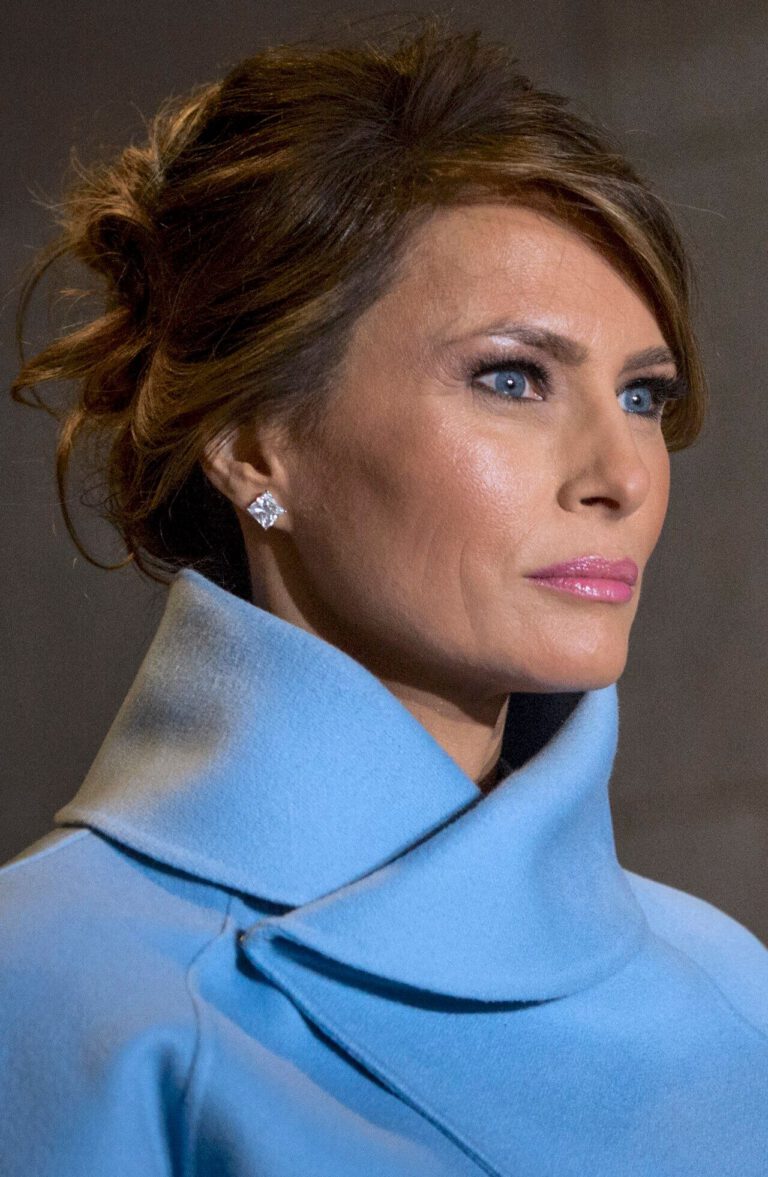 Melania Trump, escorted by a U.S. Marine, walks toward the platform the 58th Presidential Inauguration in Washington, D.C., Jan. 20, 2017. More than 5,000 military members from across all branches of the armed forces of the United States, including reserve and National Guard components, provided ceremonial support and Defense Support of Civil Authorities during the inaugural period. (DoD photo by U.S. Air Force Staff Sgt. Marianique Santos)